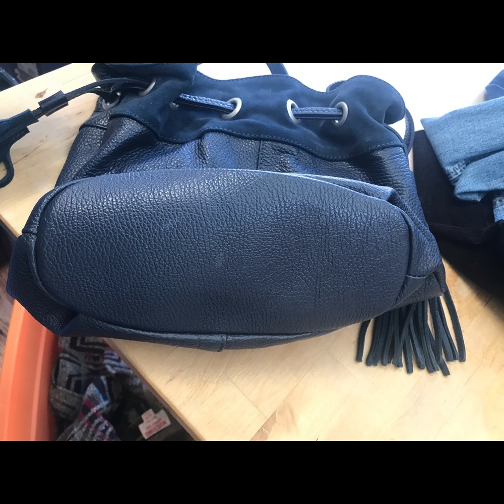 Leather shoulder bag